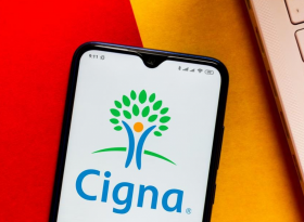 Акции Cigna падают на